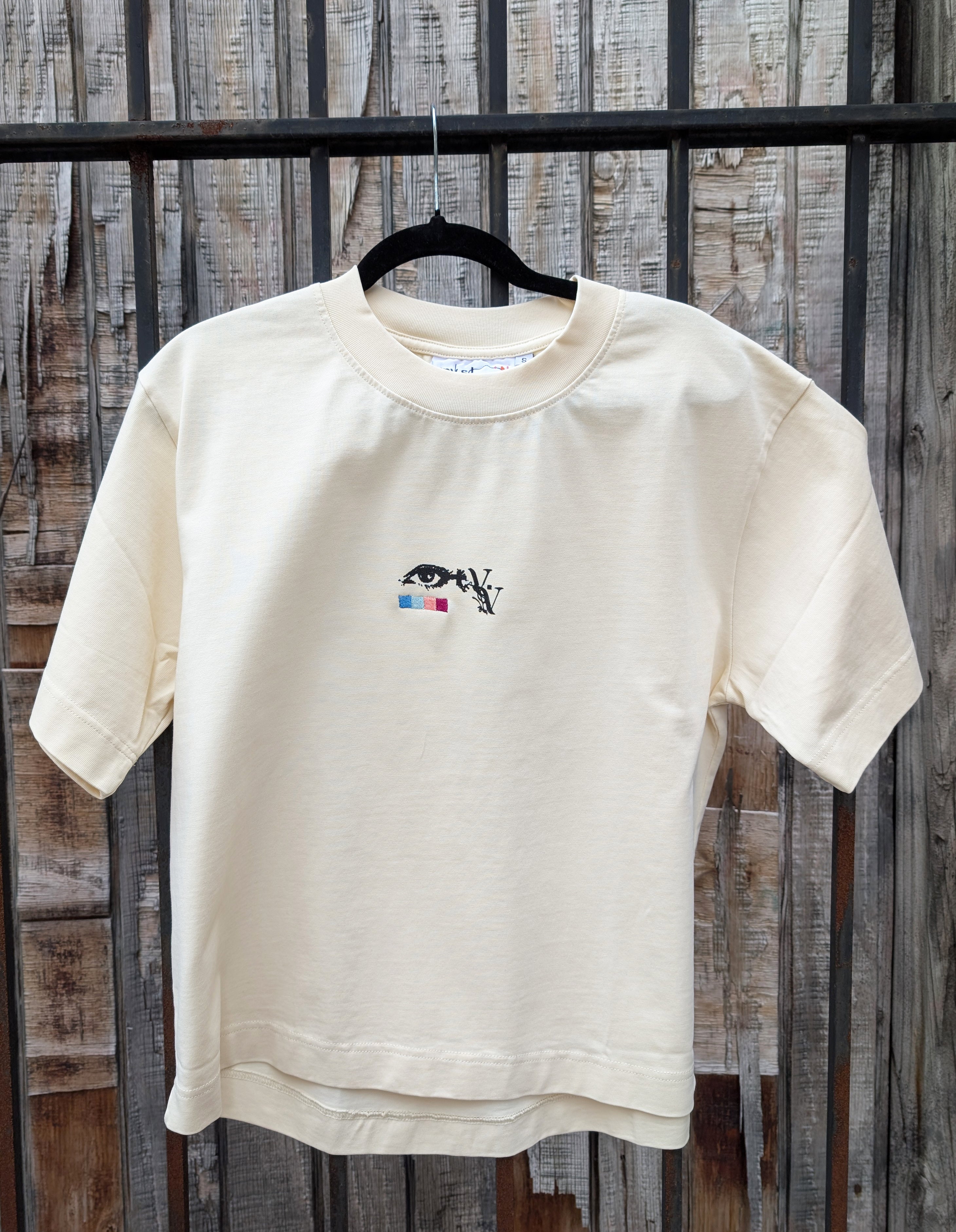 inv.sion T-Shirts / Cream